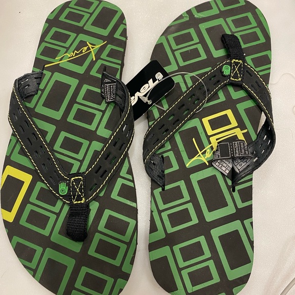 - flip flops - Picture 2 of 3